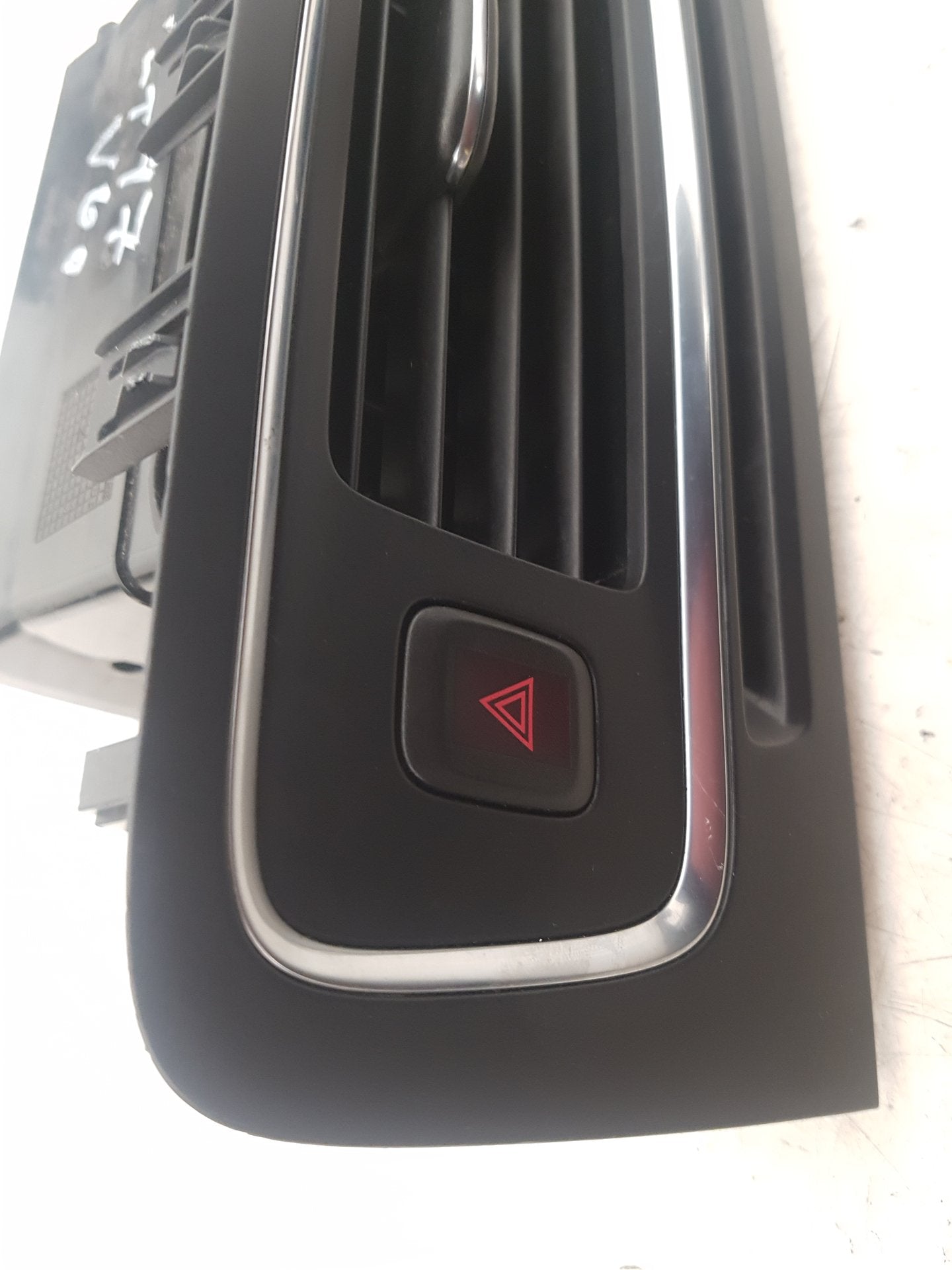 2011 - 2014 Volvo V60 I 155 Estate DASHBOARD VENT 1302138