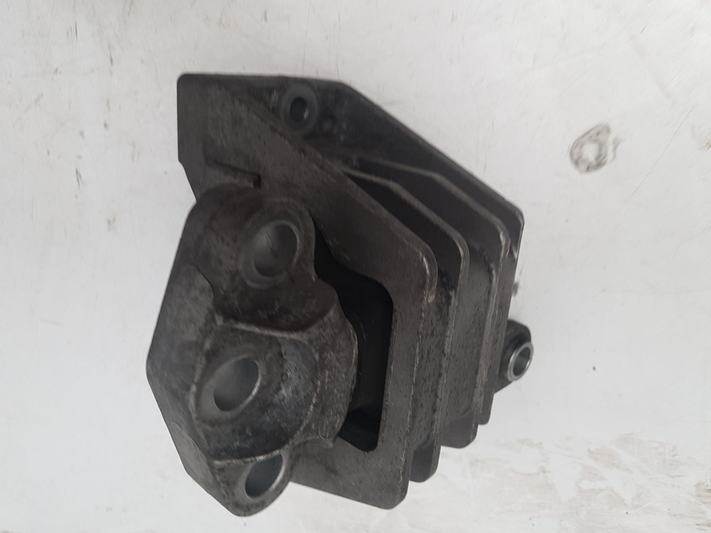 2007 - 2015 Saab 9-3  Estate Engine Mount V0539