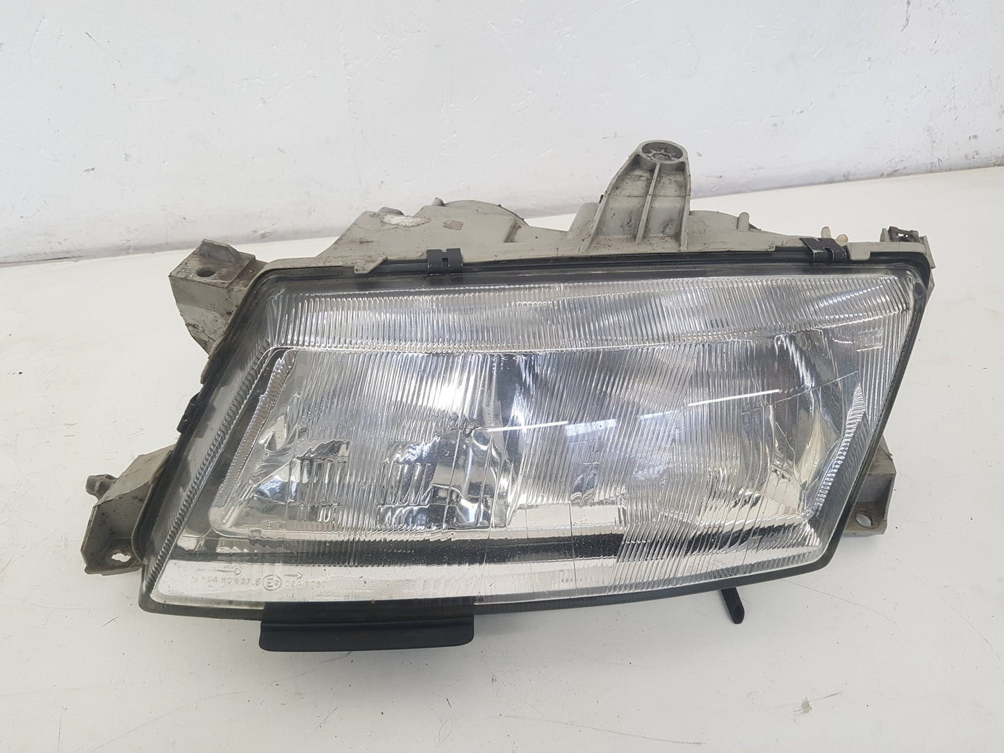 1998 - 2009 Saab 9-5  Estate HEADLIGHT/HEADLAMP GLASS (PASSENGER SIDE) YS3EF55E4X3084539