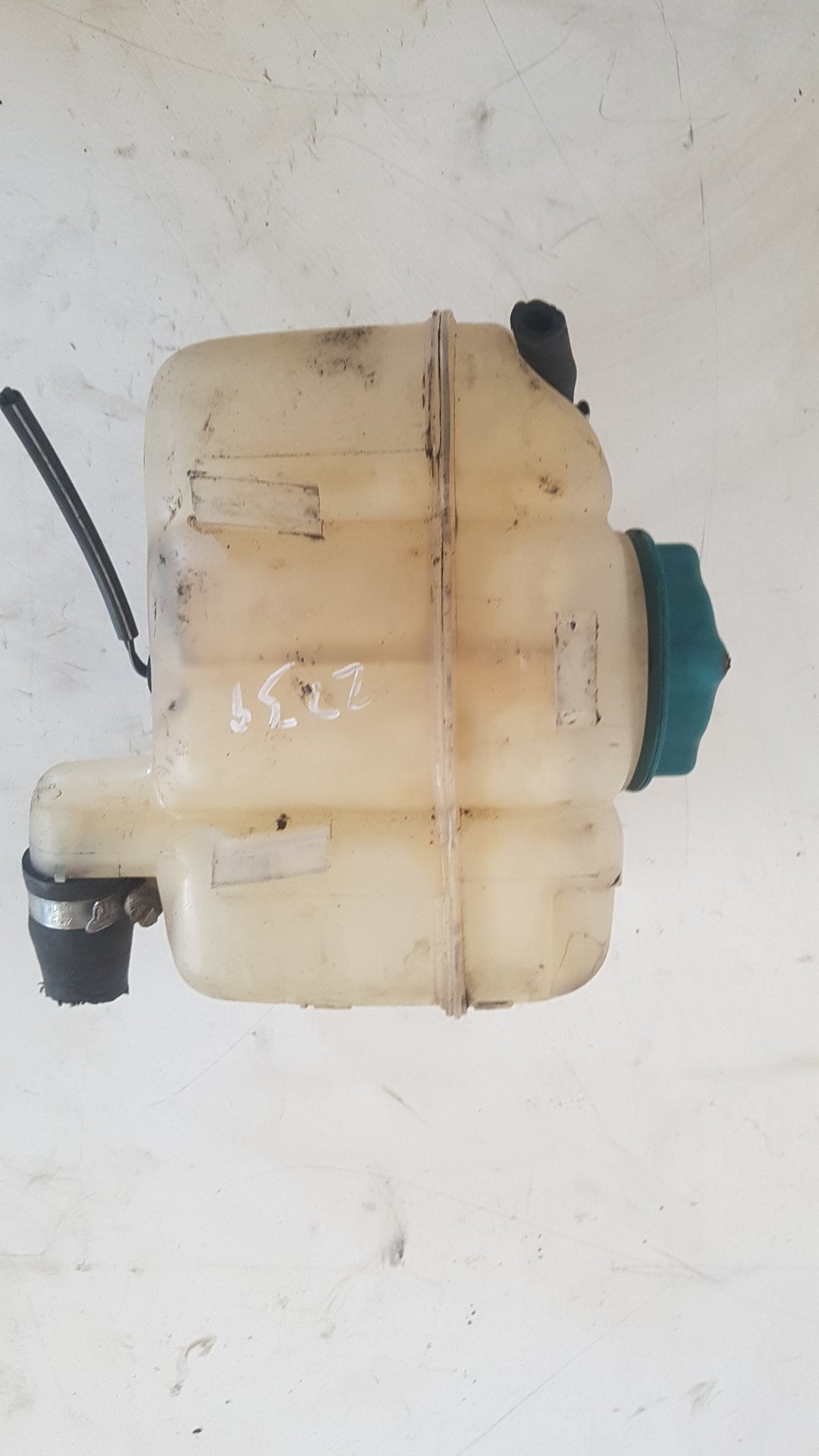 2002 - 2006 Volvo XC90  Estate Radiator Pressure Bottle 30723929