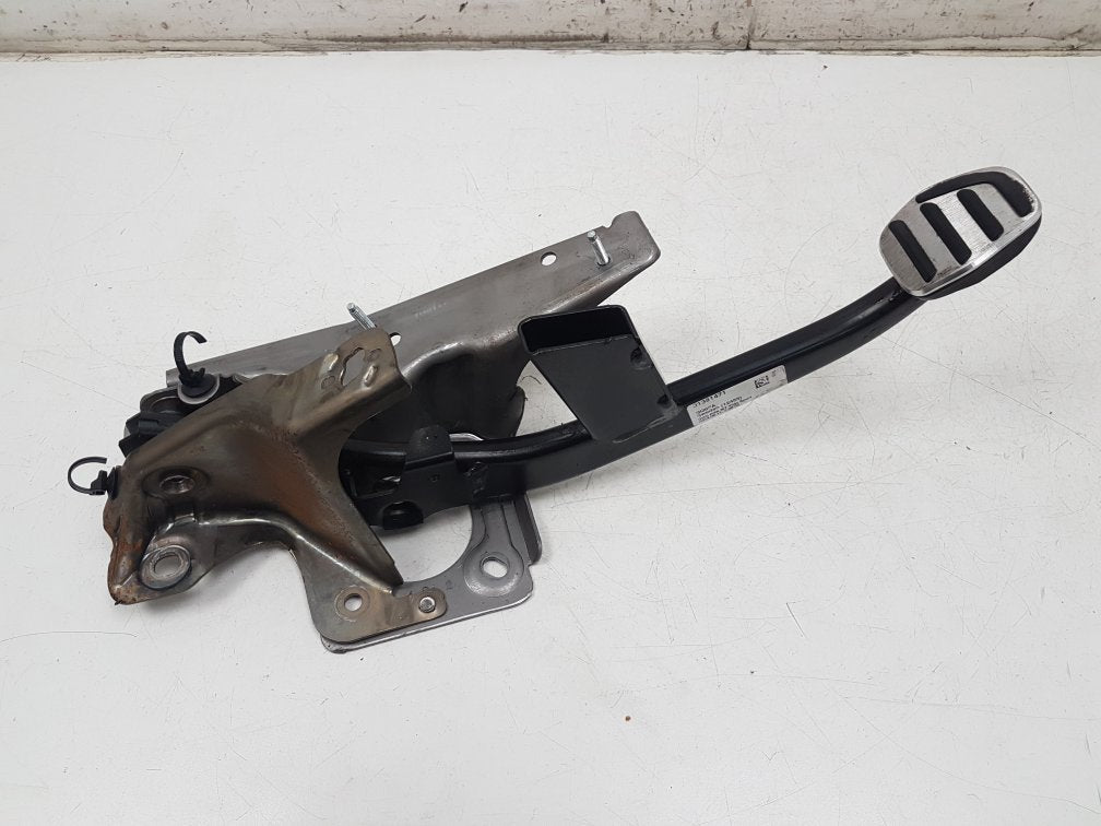 2012 - 2016 Volvo V40  Hatchback Brake Pedal 31381471