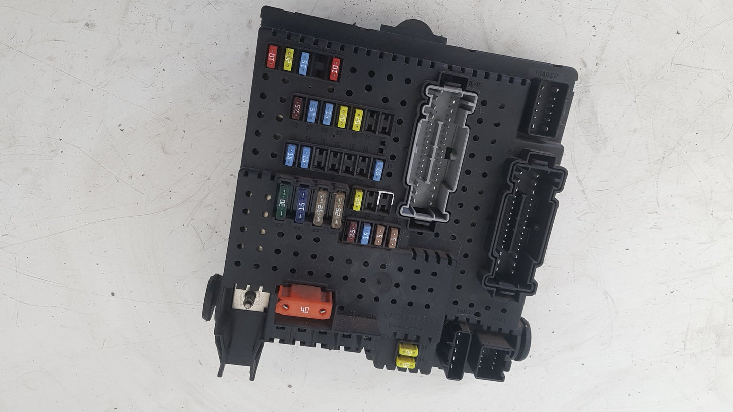 2002 - 2006 Volvo XC90  Estate FUSE BOX (BODY ECU)(REAR ELECTRONIC MODULE) 30728273