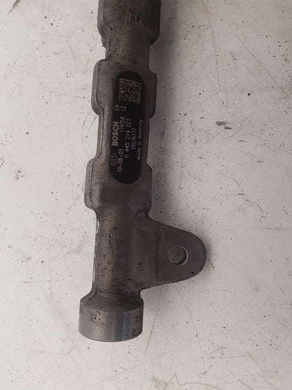 2010 - 2012 Saab 9-5  Saloon Injection Rail 0445 214 221