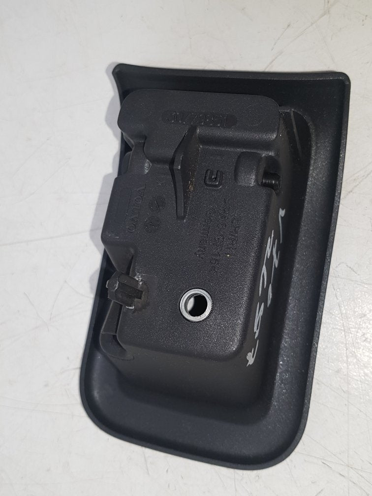 2010 - 2015 Volvo V70  Estate BONNET HINGE RELEASER 30779851