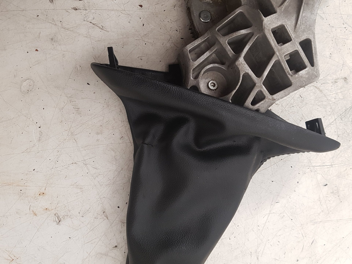 2013 - 2016 Volvo V40 III 525 Hatchback Handbrake Assembly 11330161
