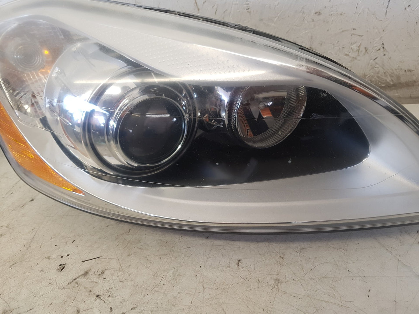 2010 - 2017 Volvo XC60  Estate Right Headlight 31395465