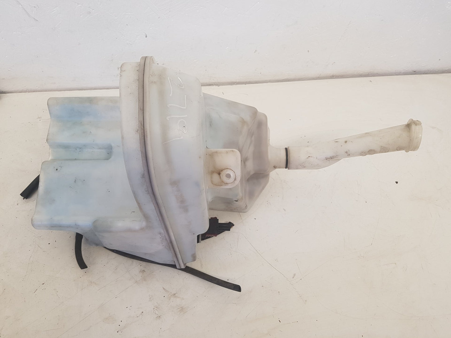 2007 - 2015 Saab 9-3  Estate WASHER BOTTLE & MOTOR