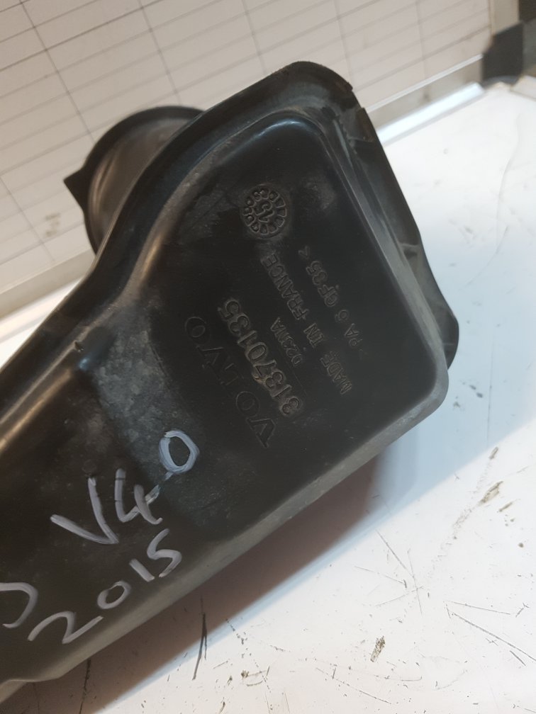2012 - 2016 Volvo V40  Hatchback INTAKE PIPE 31370135