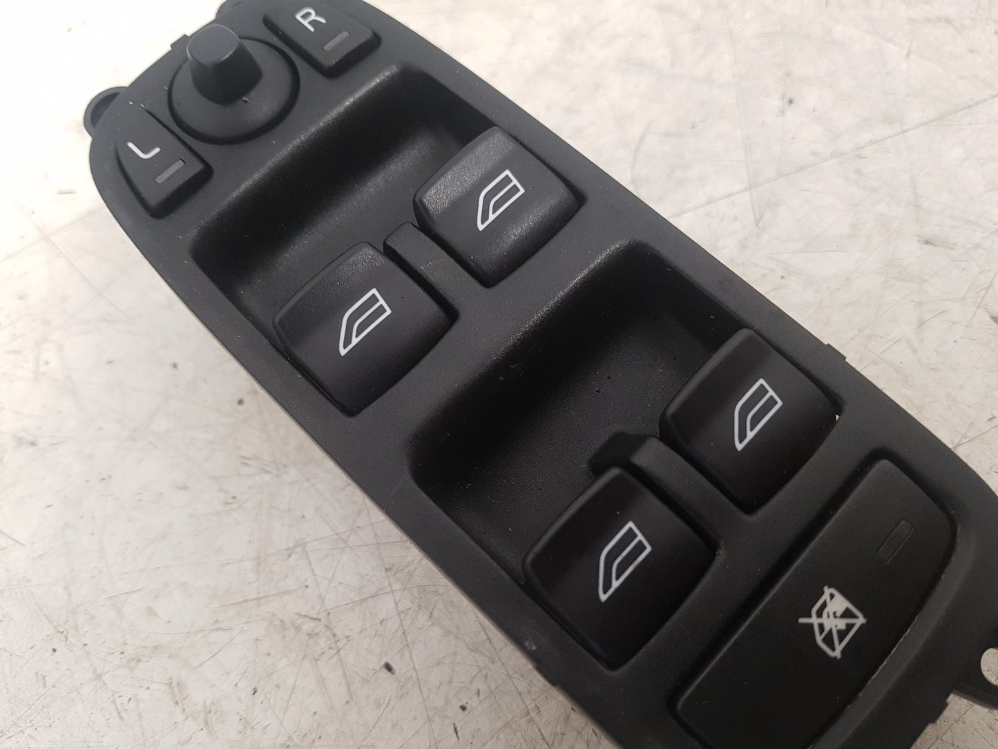 2004 - 2010 Volvo V50  Estate Right Front Window Switch 30746183
