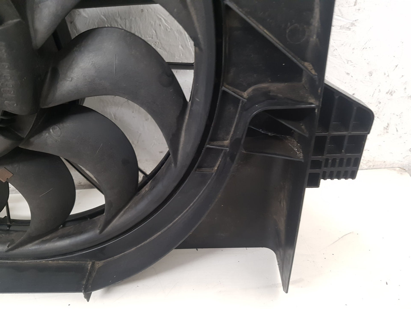 2000 - 2007 Volvo XC70  Estate RADIATOR FAN & COWLING (A/C CAR) 30741144