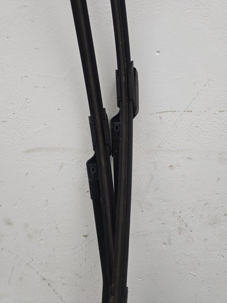 2008 - 2016 Volvo XC70 III 136 Estate FRONT WIPER ARMS (PAIR) 31276004