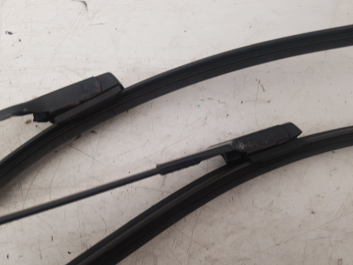 2007 - 2015 Volvo S80   FRONT WIPER ARMS (PAIR) 30796037