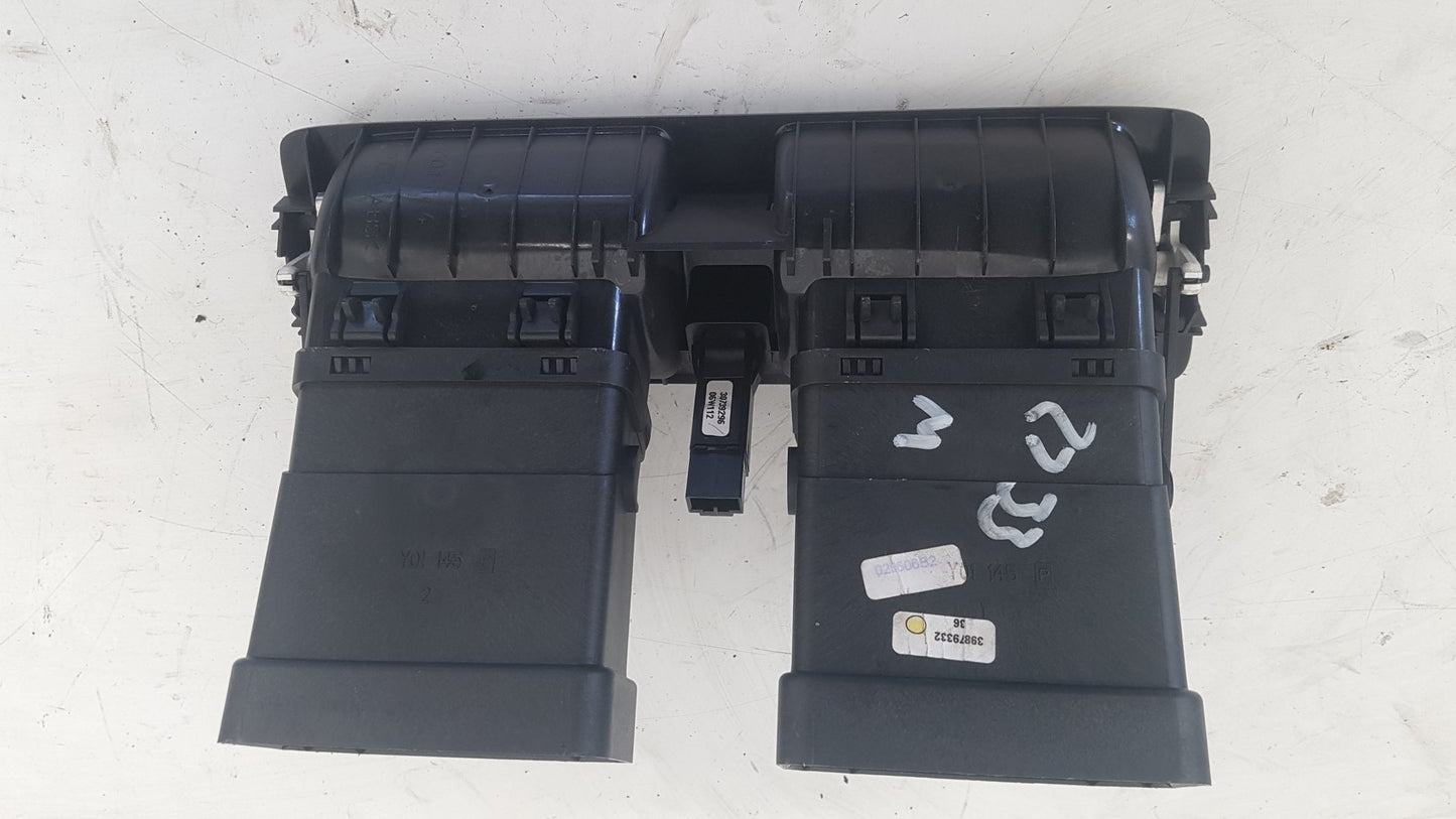 2007 - 2010 Volvo V50 545 Estate Dash Air Vent Centre 39879332