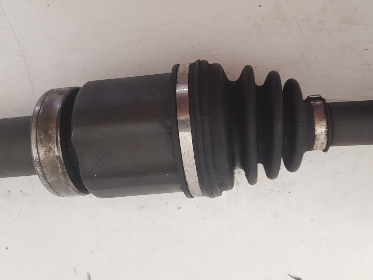 2005 - 2008 Volvo V70  Estate Driveshaft (Manual) UK Drivers Side Front. 8603883