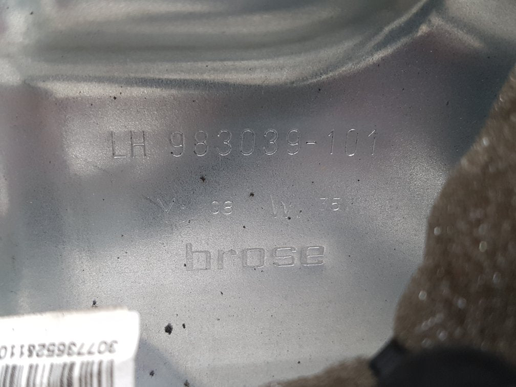 2006 - 2009 Volvo S80  Saloon WINDOW REG (PASSENGER SIDE FRONT 983039
