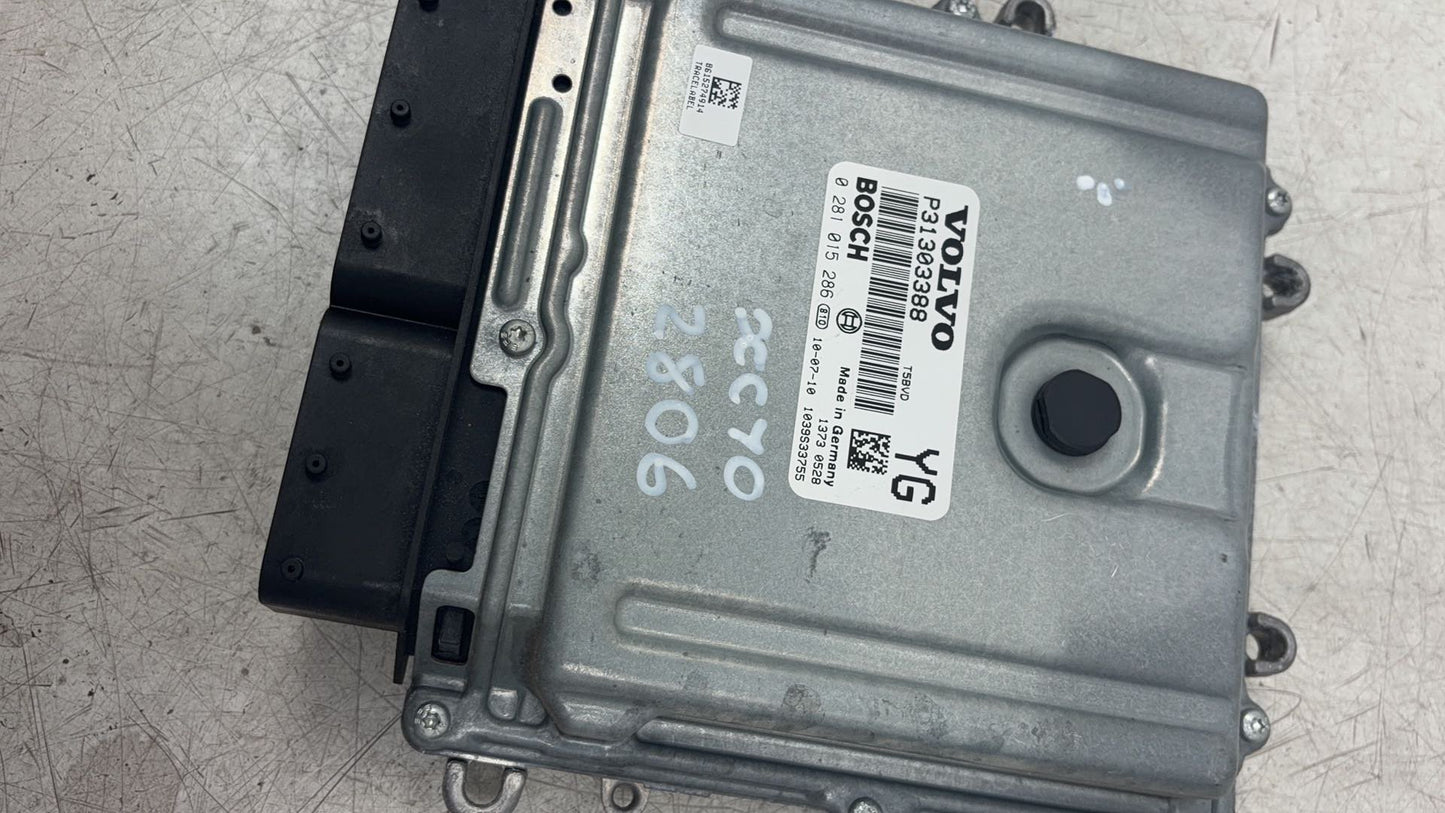 2010 Volvo XC70  Estate Engine ECU 31303388