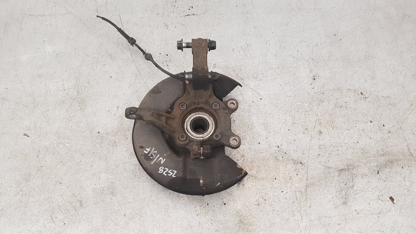 1992 - 1998 Saab 9000  Hatchback Left Front Hub Assembly