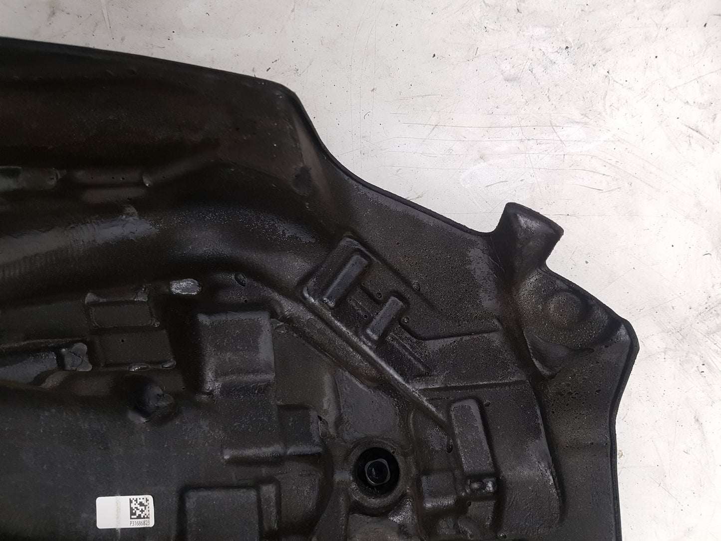 2017 - 2026 Volvo V60 II 225 Estate Engine Cover 31686823