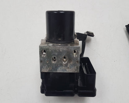 2007 - 2016 Volvo V70   ABS Pump/Modulator 30681619