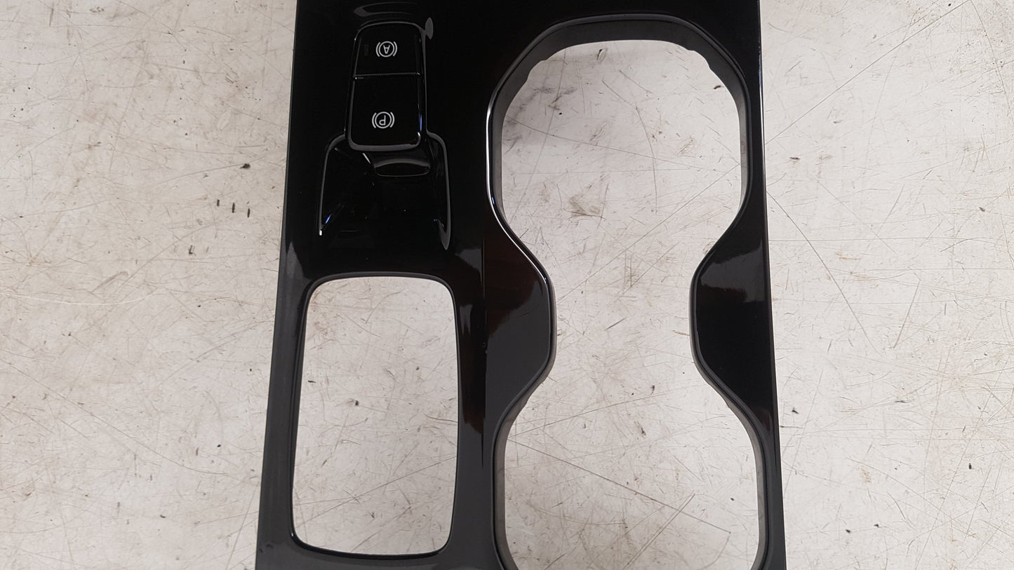 2017 - 2025 Volvo XC40 536 SUV Shifter Surround