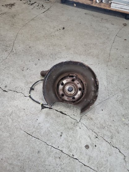 2003 - 2006 Volvo XC90   Left Rear Hub Assembly 31200655