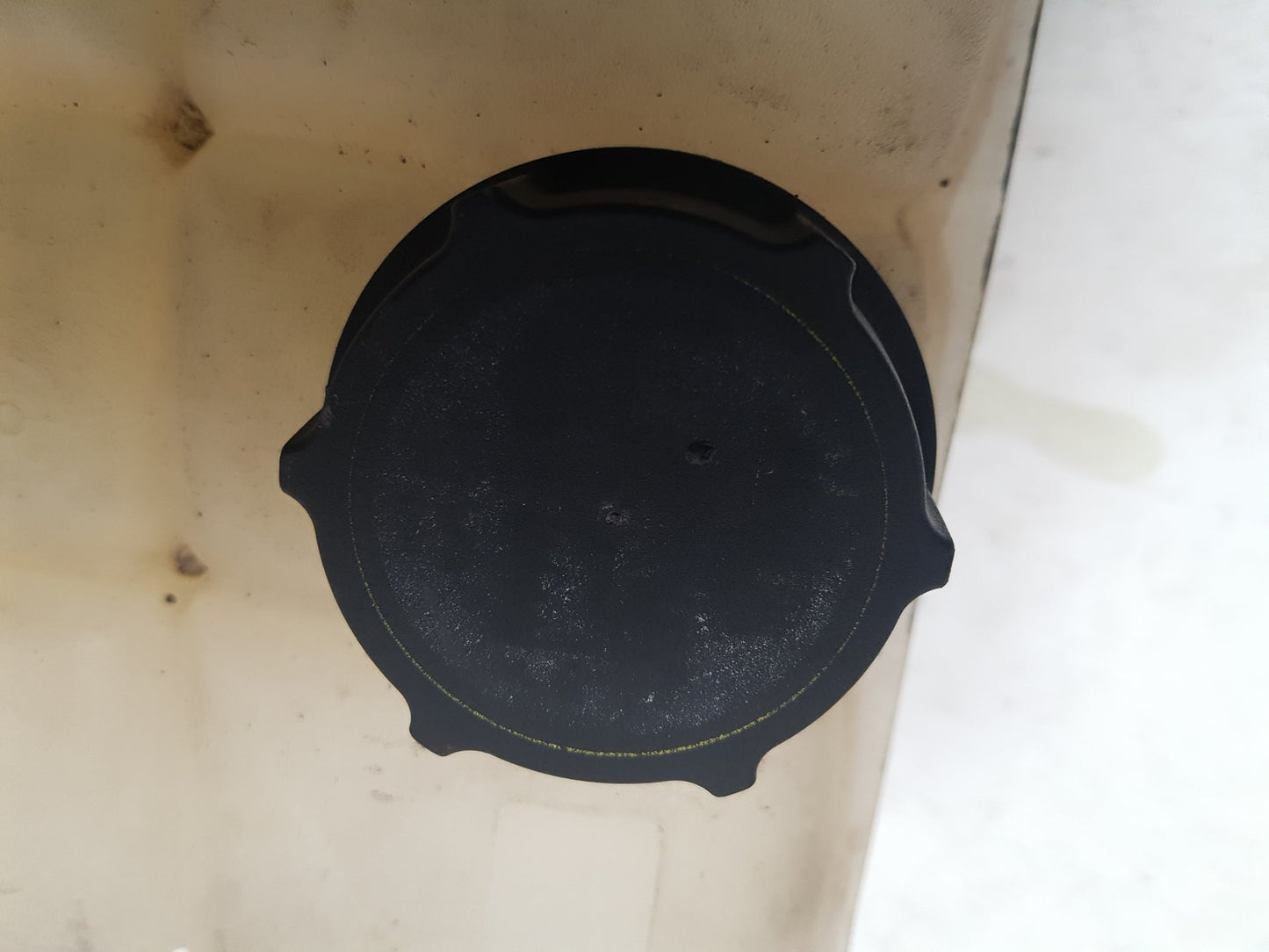 2007 Volvo C70  Convertible Radiator Pressure Bottle 3M5H8K218D2L4A