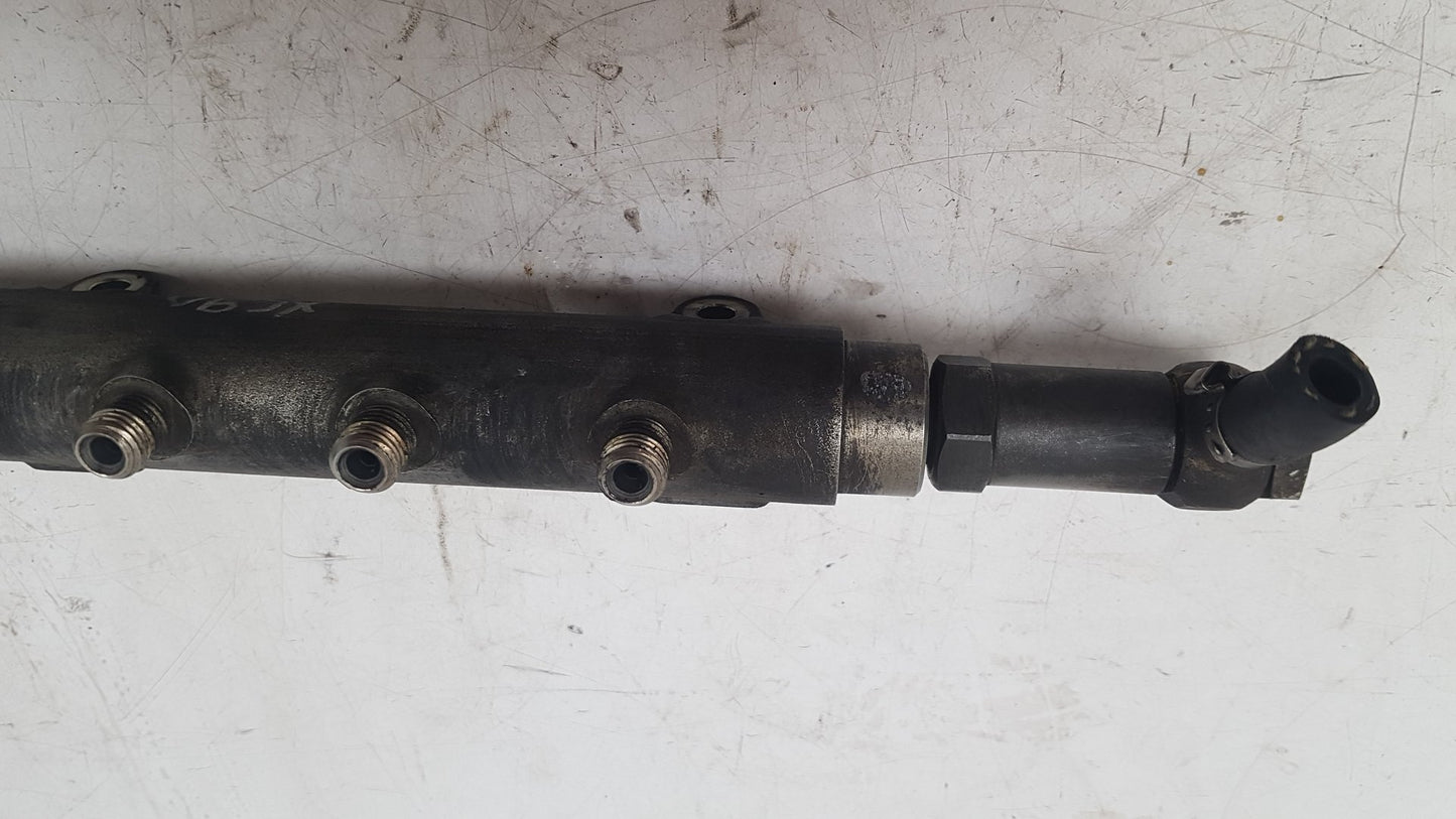 2002 - 2006 Volvo XC90  Estate Injection Rail 0445215015