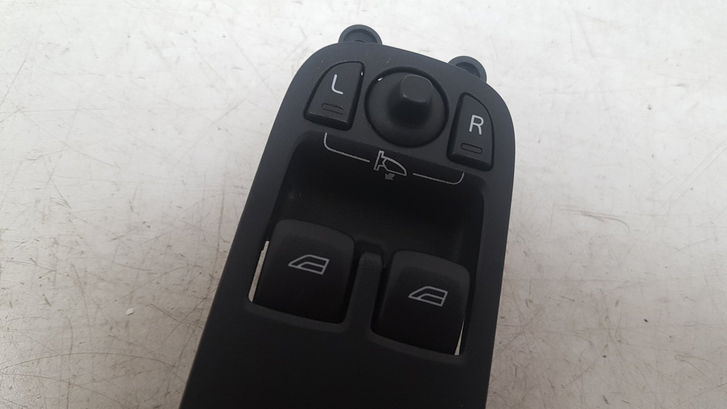 2006 - 2013 Volvo C30  Hatchback Right Front Window Switch 31264926