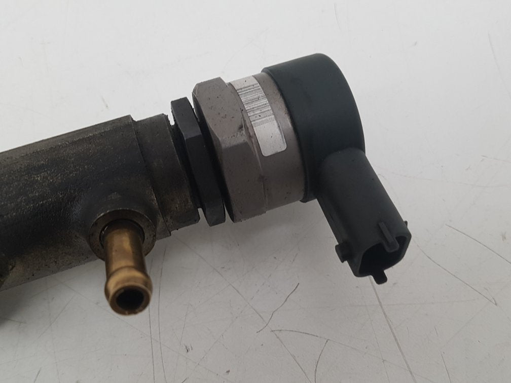 2003 - 2006 Volvo XC90  Estate Injection Rail 30757146