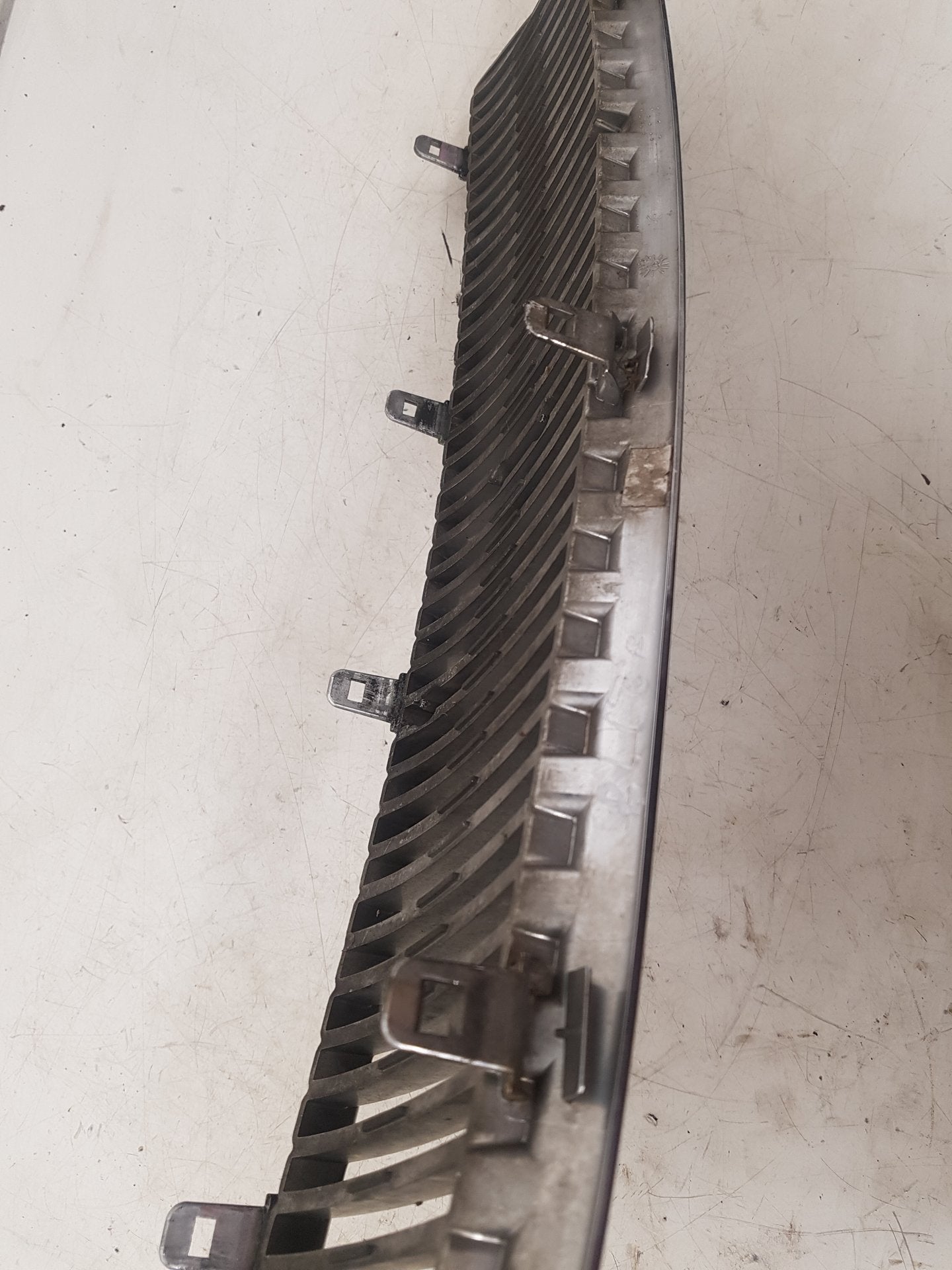 2000 - 2007 Volvo V70 II 285 Estate LOWER GRILLE - CENTRE 8659875