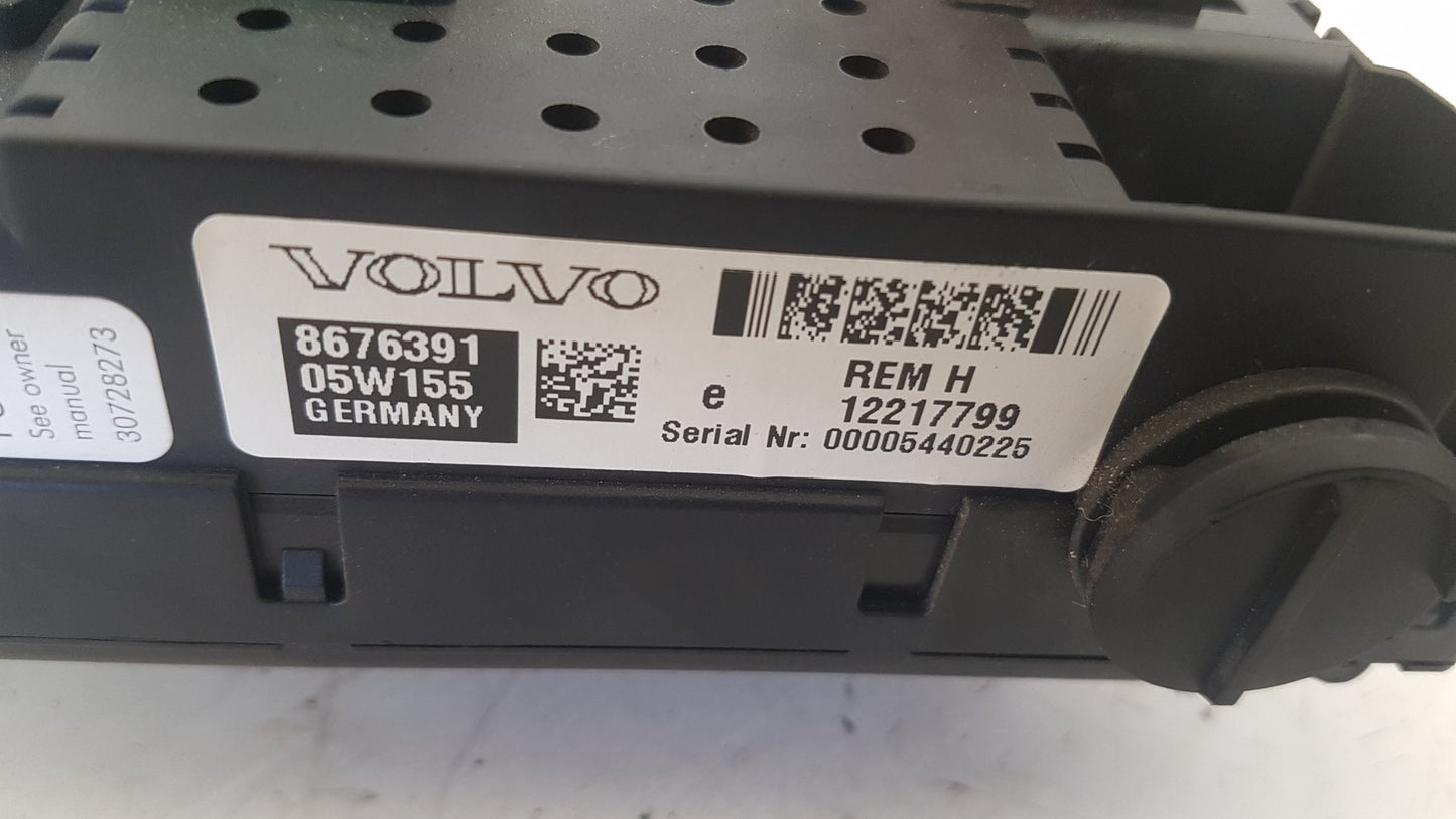 2002 - 2006 Volvo XC90  Estate FUSE BOX (BODY ECU)(REAR ELECTRONIC MODULE) 30728273