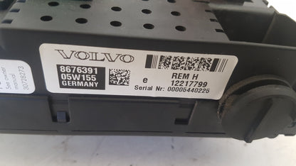 2002 - 2006 Volvo XC90  Estate FUSE BOX (BODY ECU)(REAR ELECTRONIC MODULE) 30728273