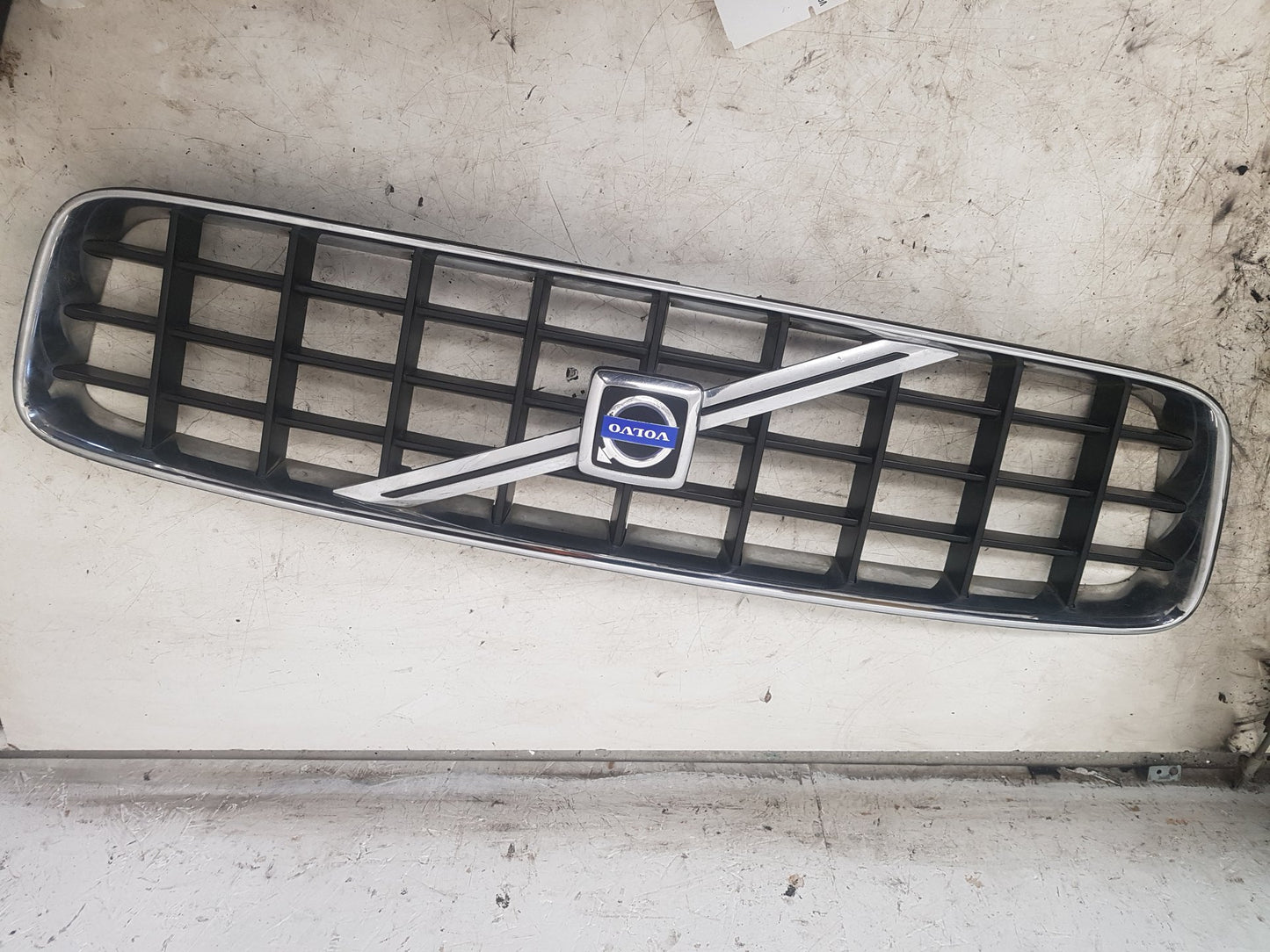 2003 - 2010 Volvo XC90  Estate FRONT GRILL 8620641