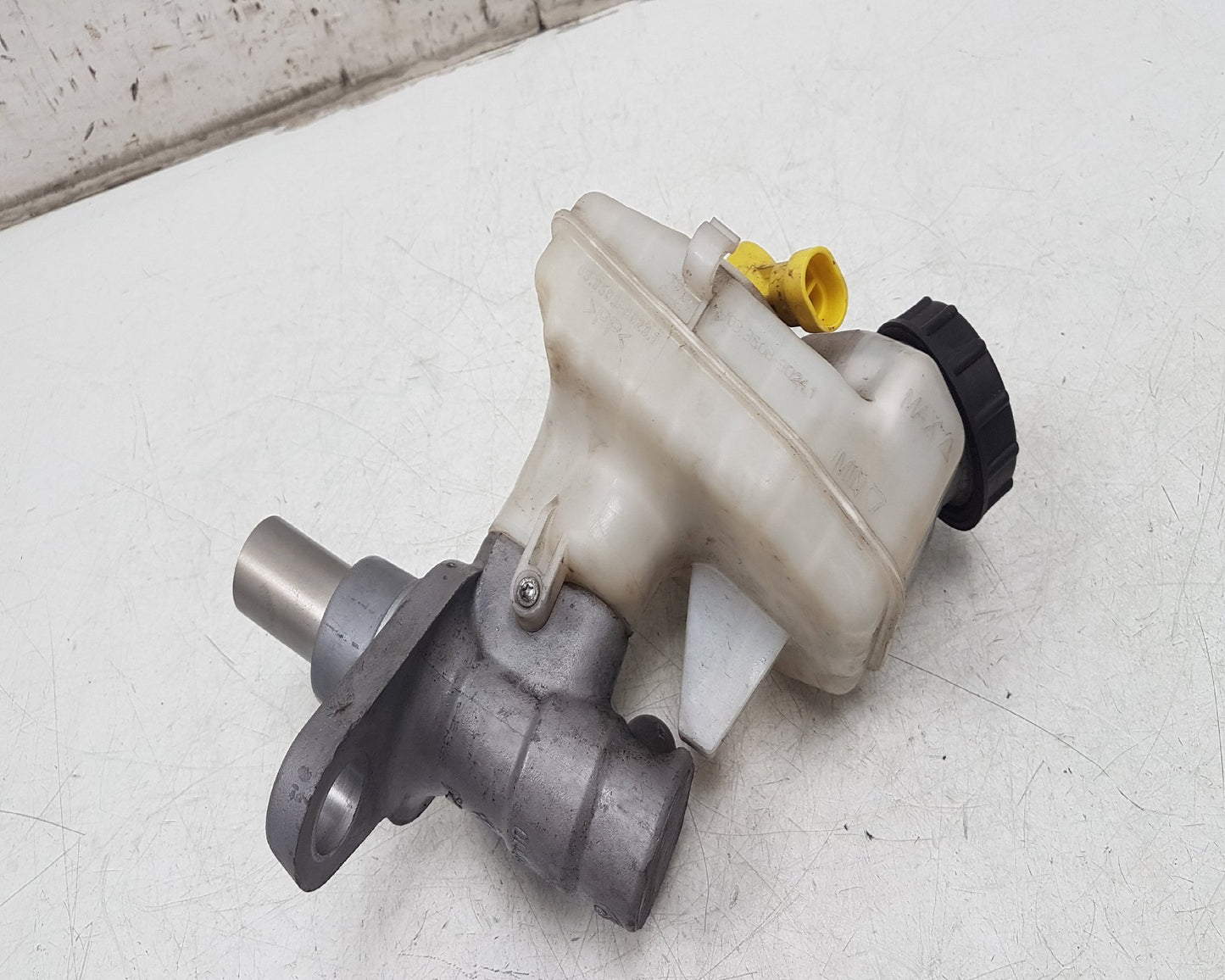 2010 - 2012 Saab 9-5  Saloon Brake Master Cylinder 41550110