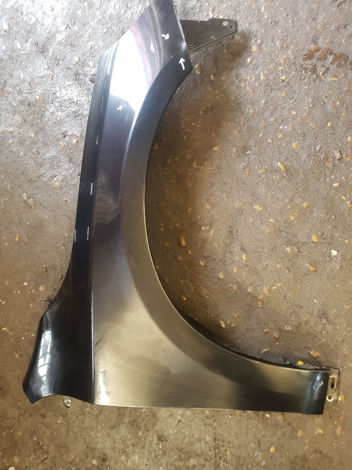 2004 - 2007 Volvo XC70  Estate Right Front Guard 31352072