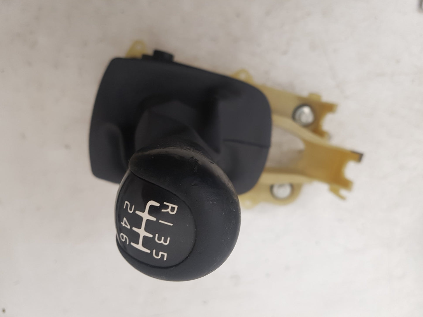 2004 - 2010 Volvo V50   Estate Gear Stick/Shifter 30735217