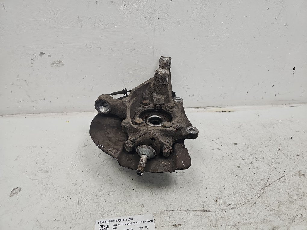 2001 - 2008 Volvo XC70  Estate Left Front Hub Assembly 9461943