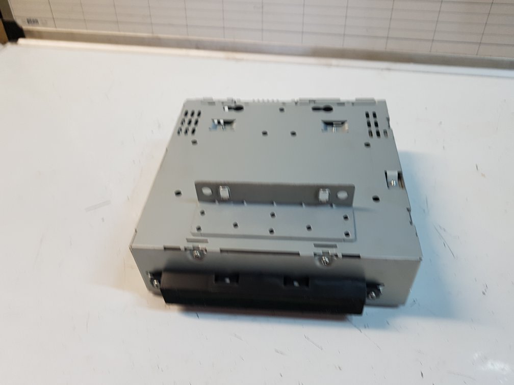2006 - 2013 Volvo V50   Hatchback RADIO AND CD PLAYER 31328059