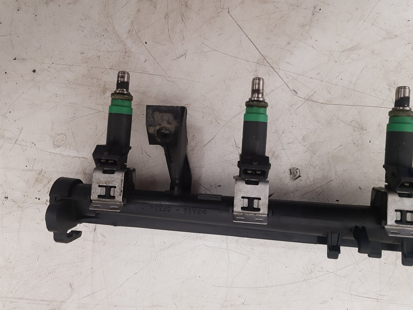 2006 - 2012 Volvo C30  Hatchback Injection Rail 5M5G-9H487