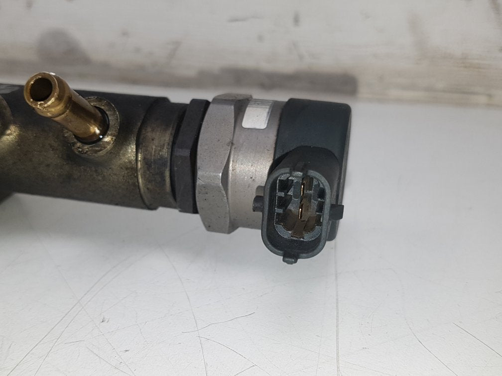 2003 - 2006 Volvo XC90  Estate Injection Rail 30757146