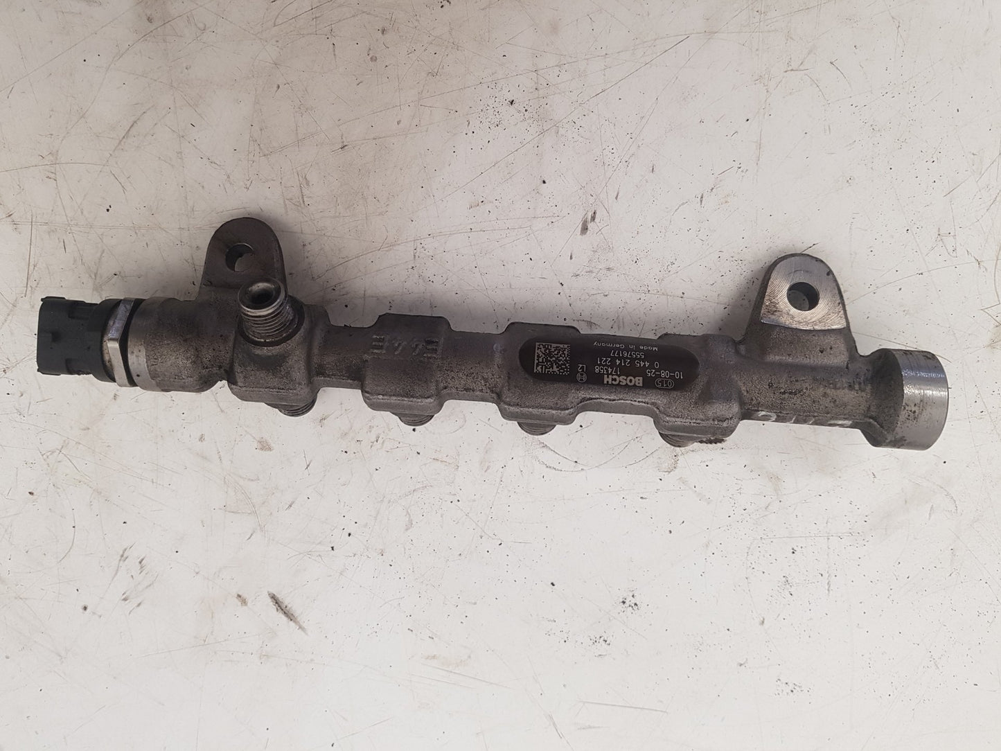 2010 - 2012 Saab 9-5  Saloon Injection Rail 0445 214 221