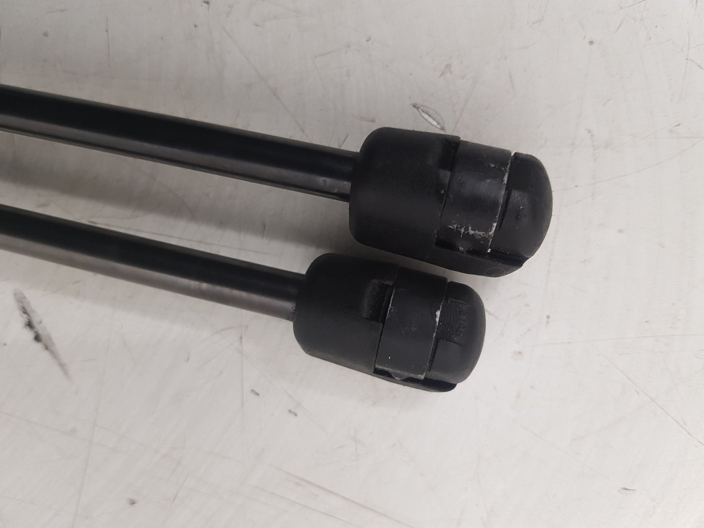 2012 Volvo S60  Saloon Bootlid Gas Struts 31333127
