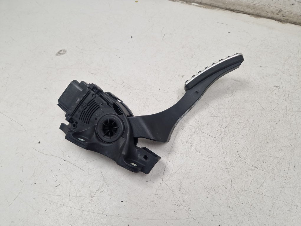 2015 - 2018 Volvo V60  Estate Accelerator Pedal 31329371
