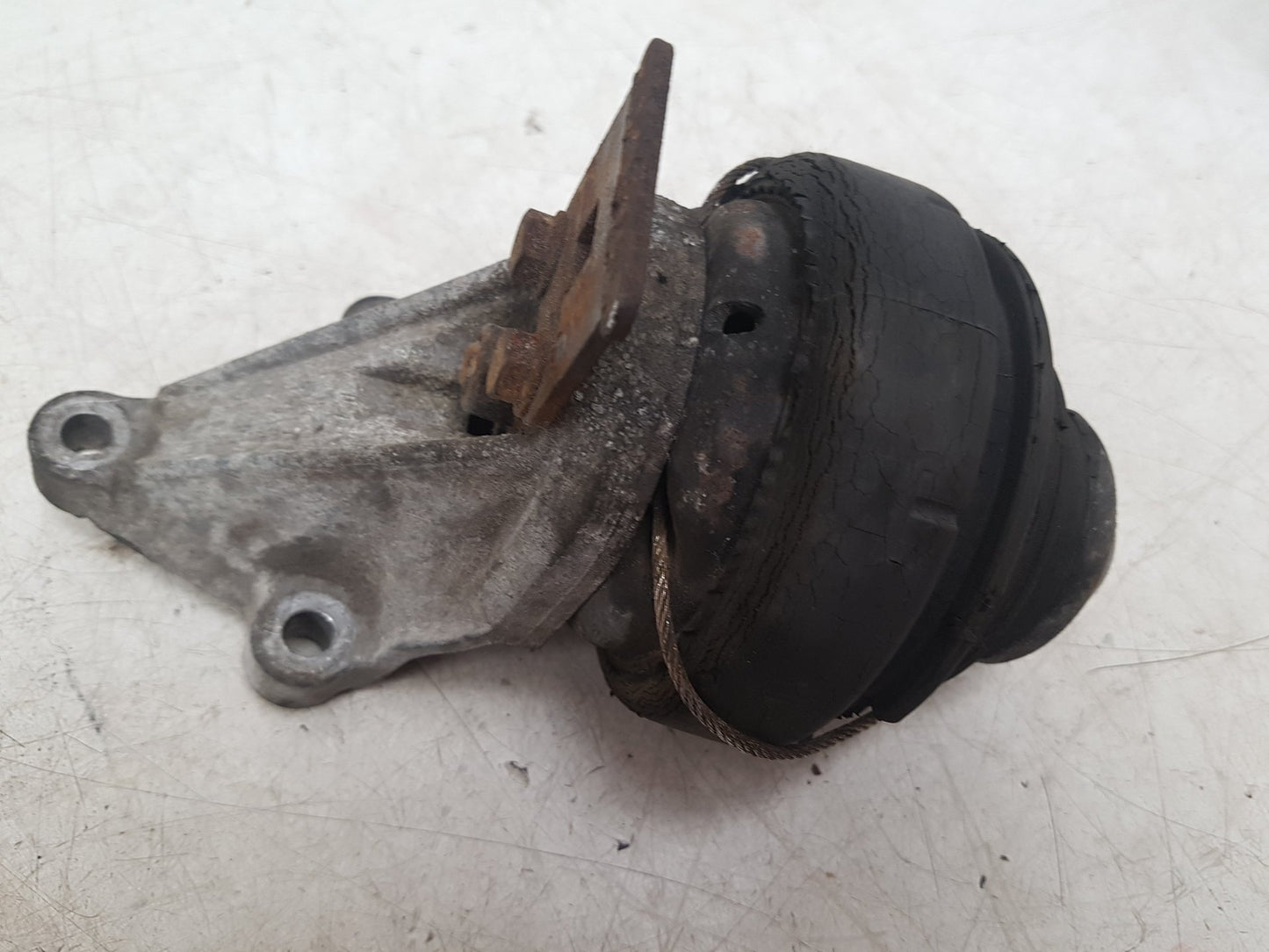 1992 - 1997 Volvo 850  Estate ENGINE MOUNT (FRONT) 6801722