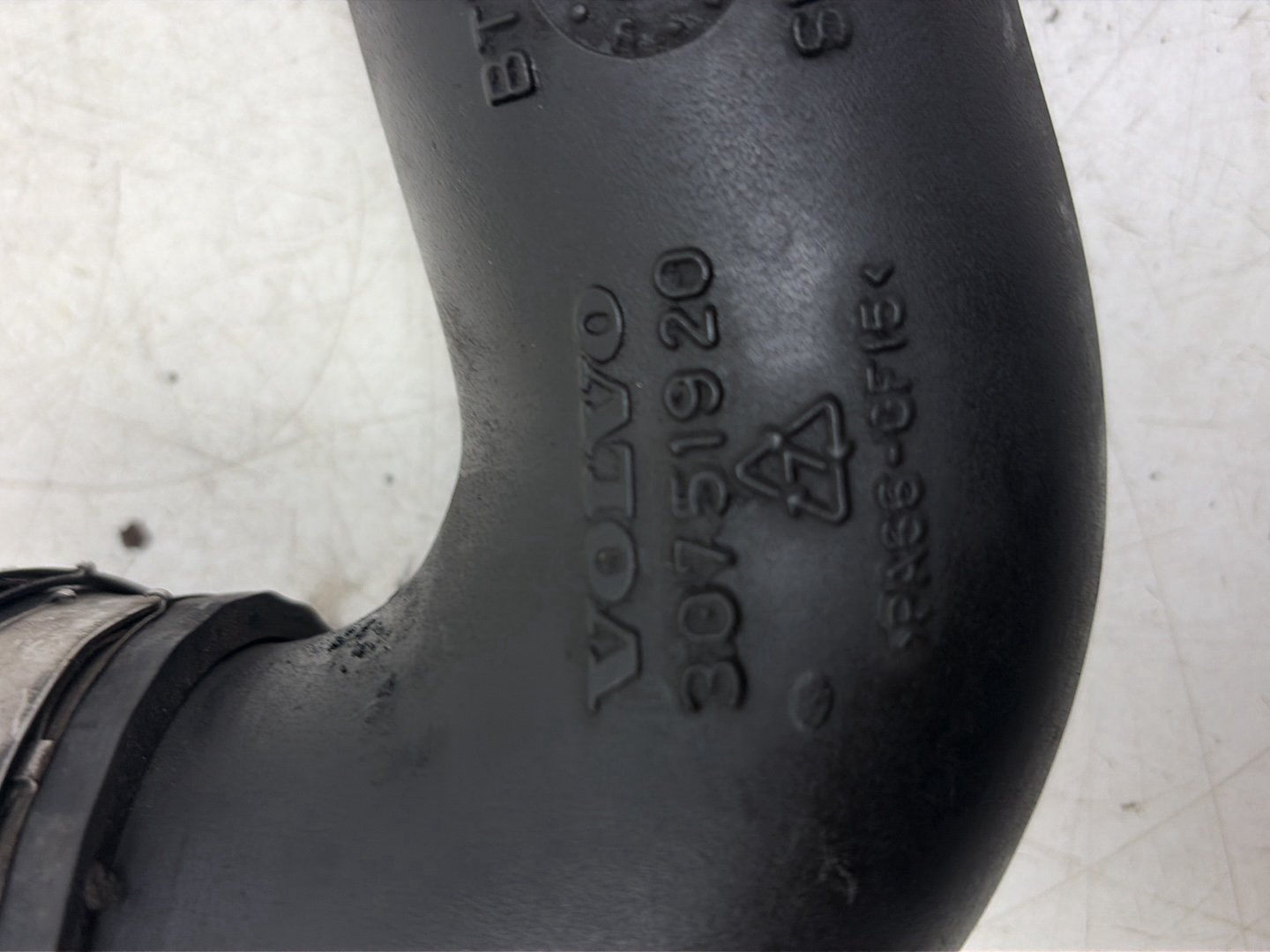 2006 - 2014 Volvo XC90 I 275 SUV Intercooler Pipe 30751920