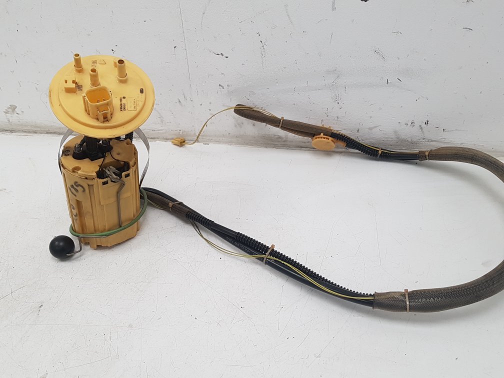 2004 - 2007 Volvo V70  Estate Fuel Pump 30671066