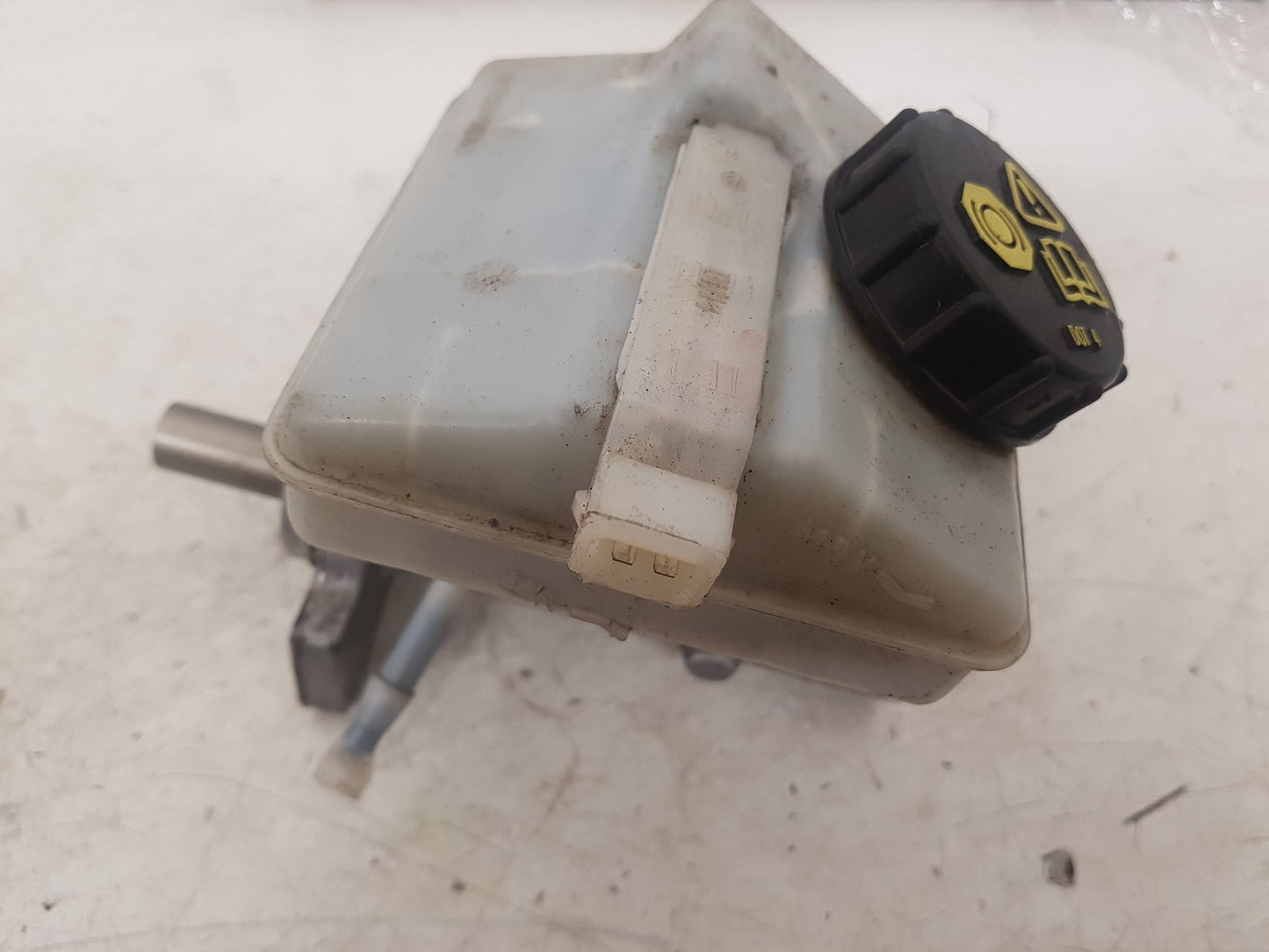 2011 - 2014 Volvo XC90  Estate BRAKE FLUID RESERVOIR AND MASTER CYLINDER