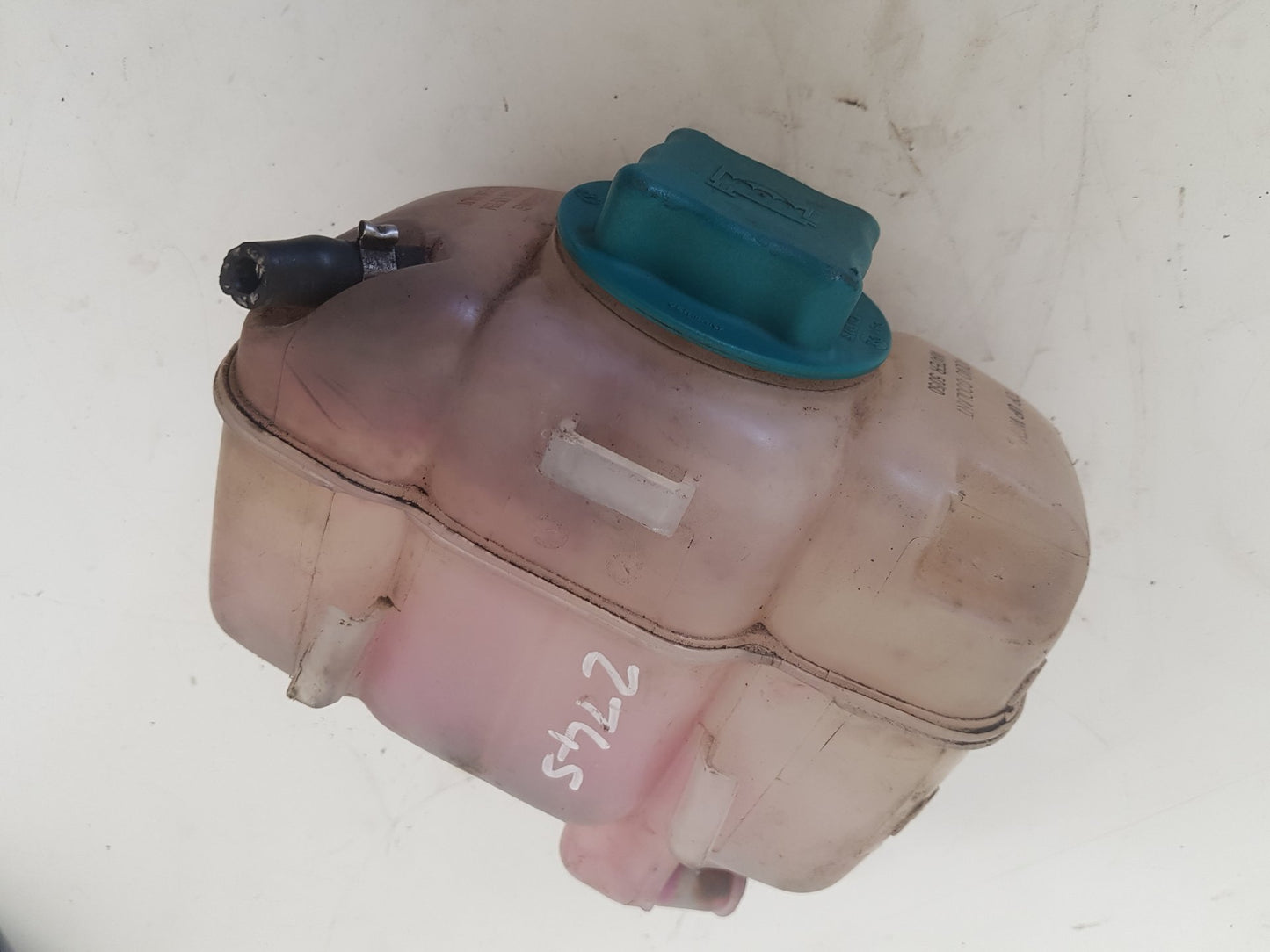 2002 - 2014 Volvo XC90  Estate Radiator Pressure Bottle 8683455