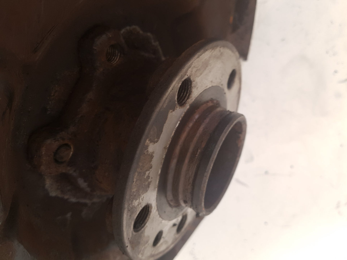 2009 - 2013 Volvo V60  Estate Left Rear Hub Assembly