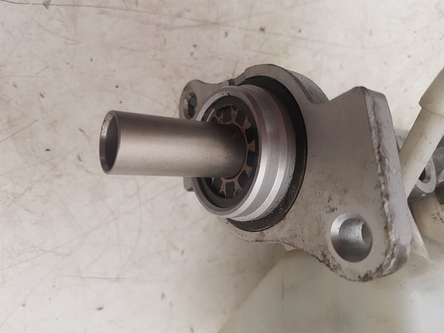 2011 - 2014 Volvo XC90  Estate BRAKE FLUID RESERVOIR AND MASTER CYLINDER